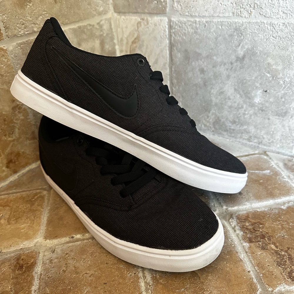 Black Nike SB shoes. Size 8.5 Perfect Condition!